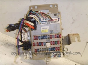 Nissan Almera Tino 1.8 00-06 Innenrelais Sicherungskasten Platine + Sicherungen - Bild 1 von 1