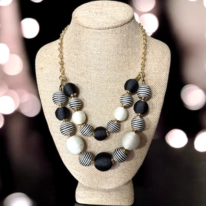 Talbots goldfarbene Statement-Halskette Fabirc schwarz & weiß Bommel T486 - Bild 1 von 4