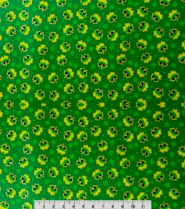GLITTER SHAMROCK PRINT ON GREEN 100% COTTON FABRIC 1 YARD - Picture 1 of 3