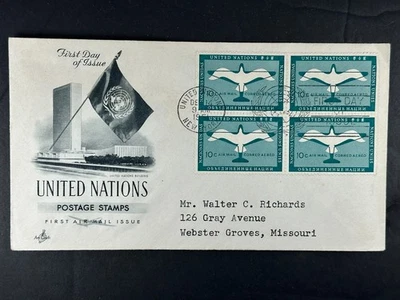 Bloque de 4 primeras estampillas postales de correo aéreo de 1951 10c de la ONU FDC A443 Foto 1 de 2