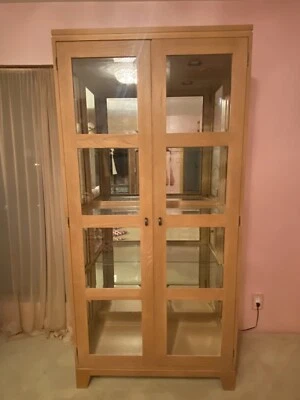 Витринный шкаф Ethan Allen Curio со стеклянными полками и освещением - Изображение 1 из 4