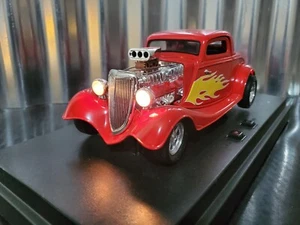 ERTL American Muscle 1934 Ford Coupe Street Rod scala 1:18 auto pressofusa rossa - Foto 1 di 12