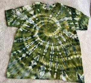 NEU Gildan Herren olivgrün gelb Spirale Eis Batik Kurzarm Hemd Large - Bild 1 von 7