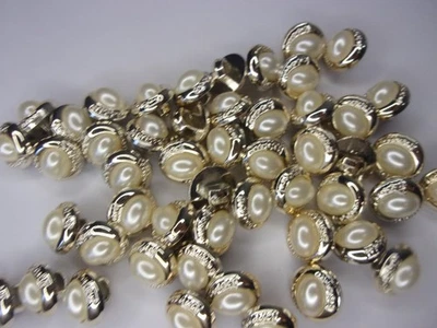 Pack Of 50 x Buttons Oval Faux Pearl With Gold Coloured Edge Size 12mm N29 - Image 1 of 2