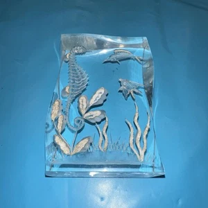 Vintage Carved Drilled Lucite Seahorse Freeport Elephant 3 1/2 Inch Set Of 2 - Picture 1 of 4