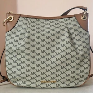 MICHAEL BY MICHAEL KORS Jet-Set große Schulter Kuriertasche Natur/Eichel Neu mit Etikett - Bild 1 von 3