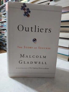 Outliers : The Story of Success by Malcolm Gladwell  (2008,HCDJ) T2B - Imagen 1 de 6