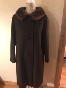 Cappotto vintage anni 60 ILGWU lana marrone collo pelliccia sintetica - Foto 1 di 12
