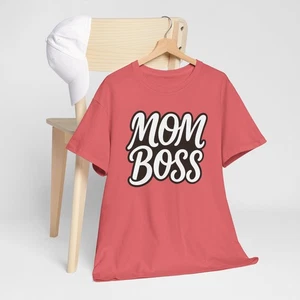 Mom Boss Unisex T-Shirt aus schwerer Baumwolle - perfektes Geschenk für Mütter, Familie [...] - Bild 1 von 55