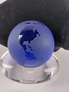 Colbalt Blue Earth Briefbeschwerer sitzend oben auf Orrefors Teelicht Kristall Swedon - Bild 1 von 12