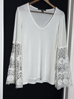 Túnica blanca Casa Blanca Mercado Negro Bordada Floral Encaje Mangas Campana L boho Foto 1 de 4