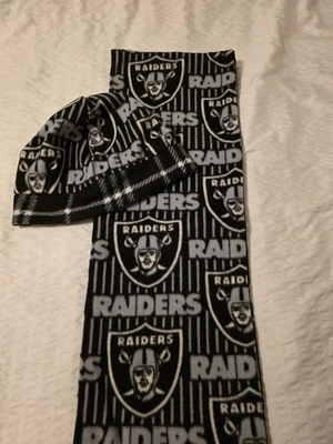 Juego de gorro y bufanda hechos a mano personalizados L A RAIDERS hechos de vellón y franela Foto 1 de 2