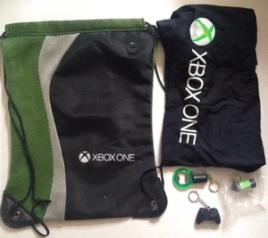 XBOX DAY ONE EDITION: (L) ¡Camiseta y Malla Bolso con Cordón Mochila y 3 Llaveros!! - Imagen 1 de 7