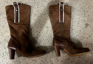 UGG Tess Stiefel Größe 8 braun Wildleder Leder Lammfell S/N 5504 Futter Reißverschluss Absätze - Bild 1 von 10