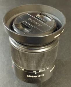 Objektiv Sony SAL1870 18-70 mm F/3.5-5.6 DT Objektiv A-Mount/Sony Alpha - Bild 1 von 8