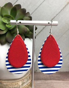Neu Ohrhänger Kunstleder vegan rot royalblau weiß Streifen Silber Ohrring Jungtiere  - Bild 1 von 3