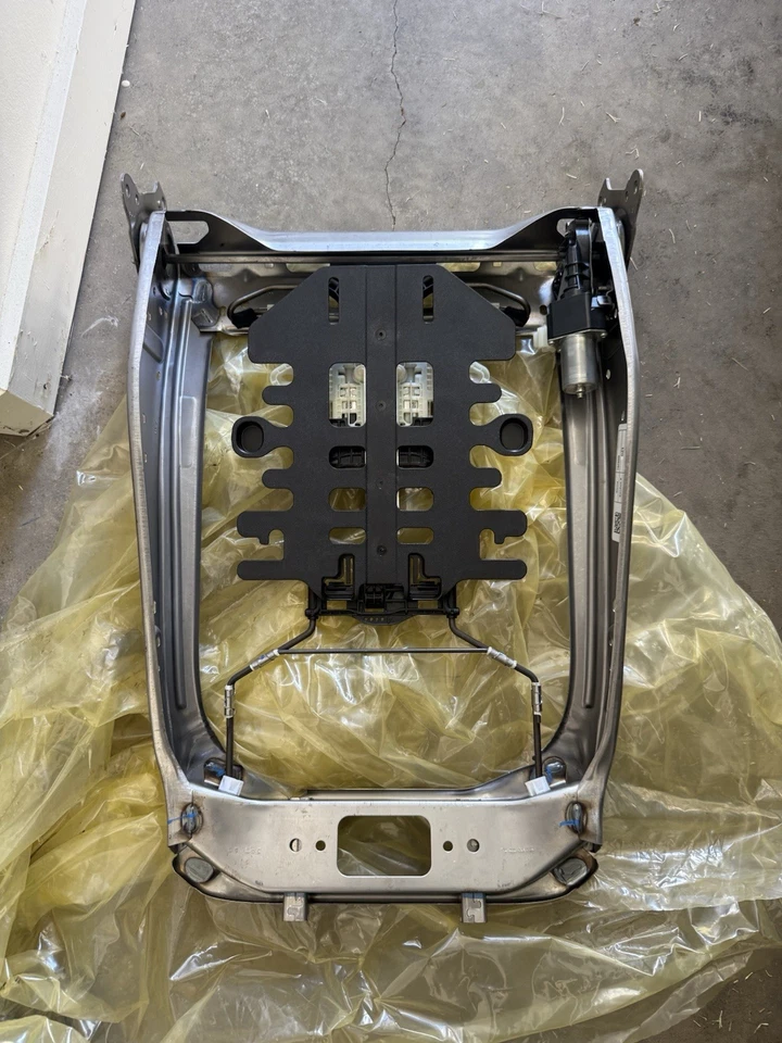 2021 TOYOTA SIENNA FRONT SEAT UPPER CUSHION FRAME W/ MOTORS LEFT SIDE OEM - Image 1 of 1