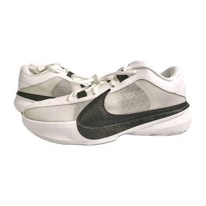 Sneaker uomo Nike Zoom Freak 5 TB Giannis basket taglia 9,5 bianco/nero nuove con scatola - Foto 1 di 10