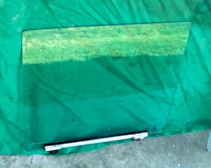 1967 Mercedes Benz W111, 230s, rear right door glass - Picture 1 of 3