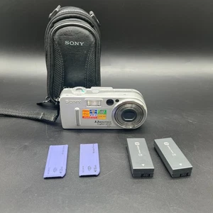 Sony Cyber-Shot DSC-P7 3,2 MP Digitalkamera mit 8MB Speicherstick - Bild 1 von 9