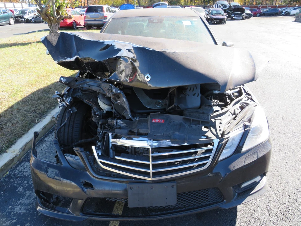 Guantera negra Mercedes-Benz Clase E 2010-2012 OEM 21268002919D53 Foto 1 de 4