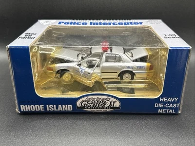 2000 Gearbox 1:43 Die-cast Ford Crown Victoria Rhode Island State Police Car - Image 1 of 2