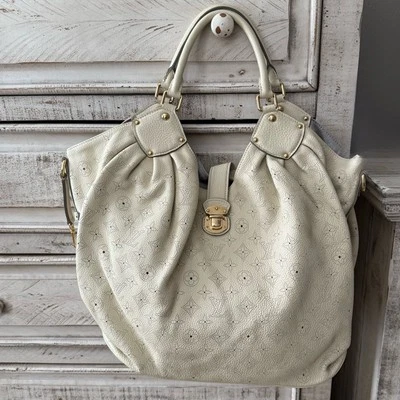 Bolso de mano Louis Vuitton 2010 Mahina XL Hobo de cuero de becerro forro/herrajes en tono dorado Foto 1 de 4