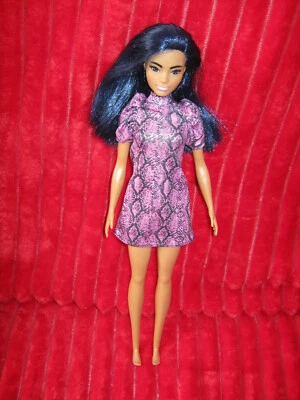 POUPEE BARBIE FASHONISTSTA  OCCASION MANQUE SAC BANANE ET CHAUSSURES - Photo 1/2