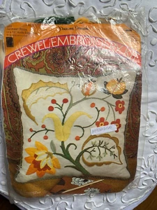 Vintage Pauline Denham JACOBEAN PILLOW Crewel Embroidery Kit Sewing Project - Picture 1 of 4
