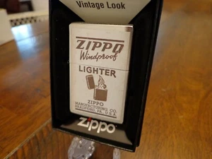 VINTAGE LOOK ZIPPO WWII BOX DESIGN ZIPPO LIGHTER MINT IN BOX - Picture 1 of 3