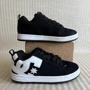 Scarpe da skate DC Court Graffik da uomo taglia 7,5 nere e bianche in pelle sneakers con linguetta grassa - Foto 1 di 18
