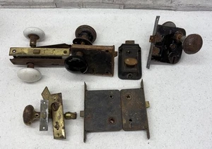 Lot of antique porcelain and metal door knobs and mechanisms - Picture 1 of 16
