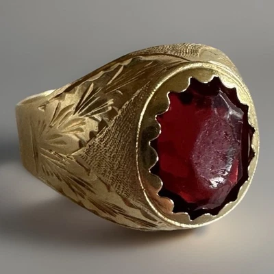 UNOAERRE 18ct Yellow Gold 750 Oval Synthetic Ruby Solitaire College Ring Size M - Image 1 of 4