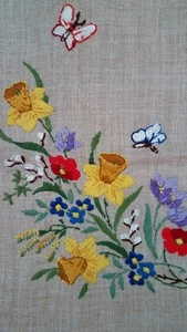 Schön bestickte Mitteldecke - 90 x 90 cm - neu und ovp. - Bild 1 von 2
