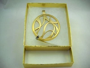 Premier Designs Pizzazz Gold Tone Enhancer Pendant NWT & Box - Picture 1 of 3