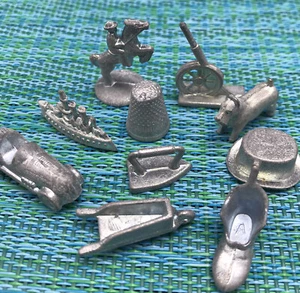 10 Gettoni Monopoly Gioco Pezzi di Ricambio - Tutti Diversi - Metallo Vecchio - Foto 1 di 2