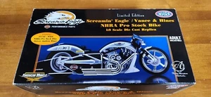 American Muscle Screamin' Eagle/Vance & Hines NHRA Pro Stock Bike 1:9 New 33742 - Picture 1 of 11