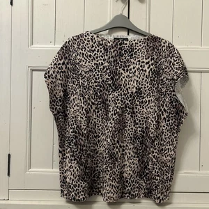 F&F plisse style animal print top size 16 - Picture 1 of 3