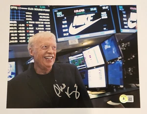 Foto firmada por Phil Knight 8x10 - FUNDADORA DE NIKE - PROPIETARIA - Autenticada por Beckett - Imagen 1 de 3