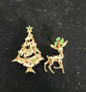 PAIR (2) Gerry's SIGNED Christmas Brooch Pin Reindeer Decorated Tree Gold Toned - Picture 1 of 5