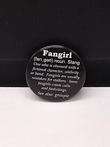 Fangirl Definition Neuheit Abzeichen Button Pin - Bild 1 von 5