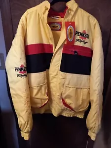 Vintage Neu aus altem Lagerbestand Pennzoil Rennjacke Gr. Erwachsene groß GELB ROT SCHWARZ bestickt Neu mit Etikett - Bild 1 von 11