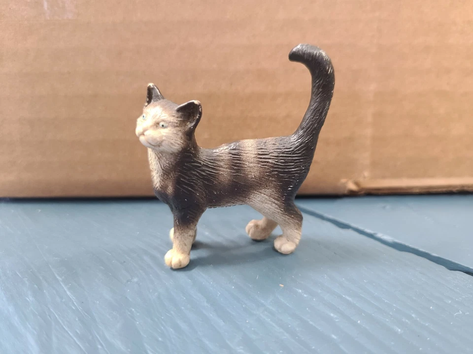 Figura de gato atigrado retirado gatito doméstico de pie Schleich  Foto 1 de 1