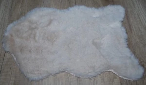 Kunstfell ähnlich Kaninchenfell 45 cm x 30 cm beige neuwertig - Bild 1 von 3