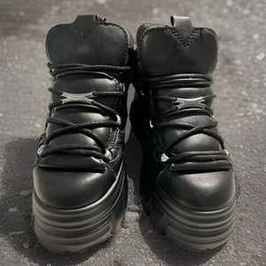 Scarpe Steve Madden Reign in pelle con lacci e plateau nere taglia 9 nuove senza etichette - Foto 1 di 5