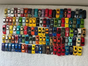 Hotwheels Lote de 100 Vehículos (Ford, Chevy y Otros) - Imagen 1 de 12