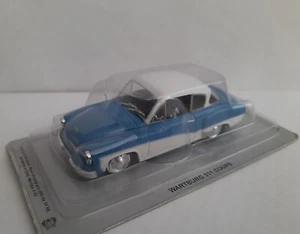 DeAgostini 1:43 Wartburg 311 Coupè bianco/blu - Foto 1 di 3