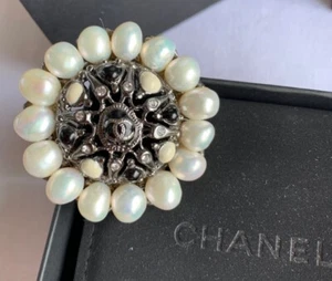 Original Vintage CHANEL Brooch with Pearls - Picture 1 of 5