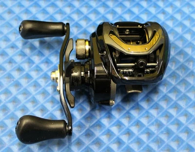 Carrete de fundición de marco de resina de carbono fundido Daiwa Bait CR80HS para diestros Foto 1 de 2