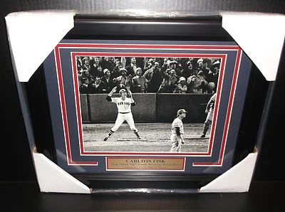 CARLTON FISK WALK OFF HOMERUN GAME 6 1975 WORLD SERIES RED SOX 8x10 PHOTO FRAMED - Image 1 of 2